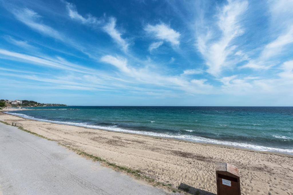Blue Horizon 2 Apartment Nea Kallikrateia Bagian luar foto