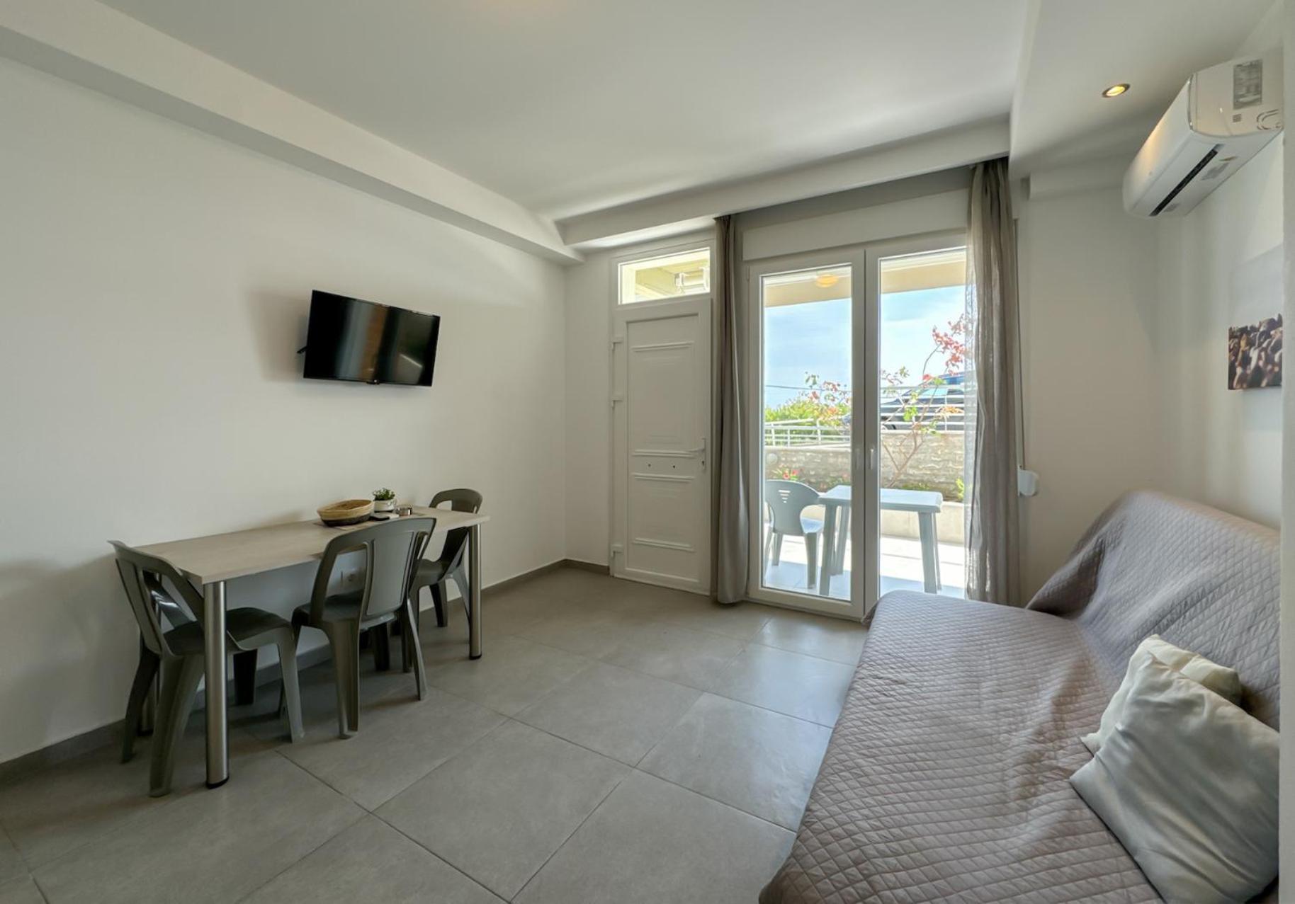 Blue Horizon 2 Apartment Nea Kallikrateia Bagian luar foto